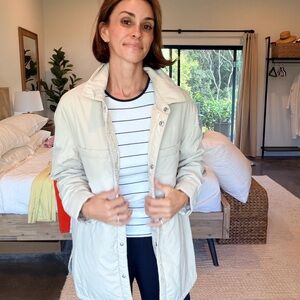 Abercrombie & Fitch Women's Light Beige Puffer Jacket